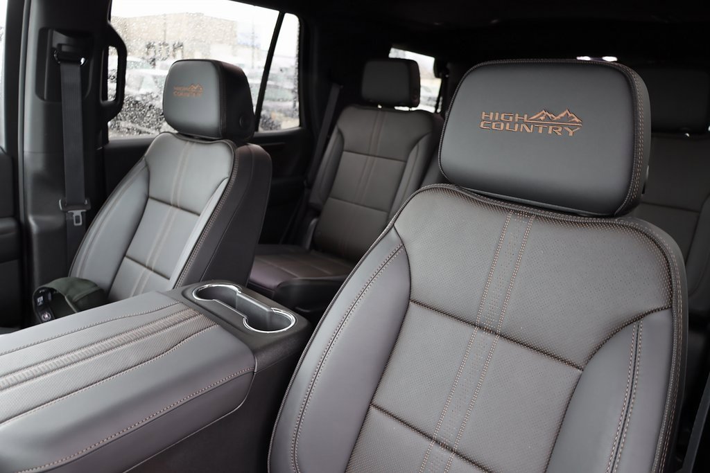 Used 2025 Chevrolet Tahoe High Country image 16