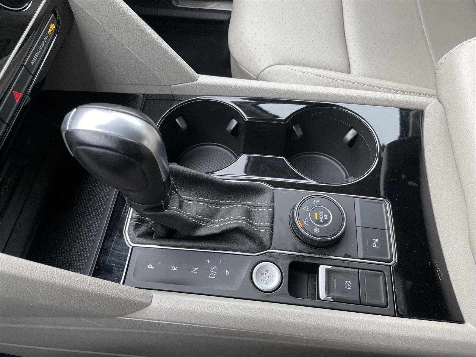 Used 2023 Volkswagen Atlas SE w/ Black Wheel Package image 34