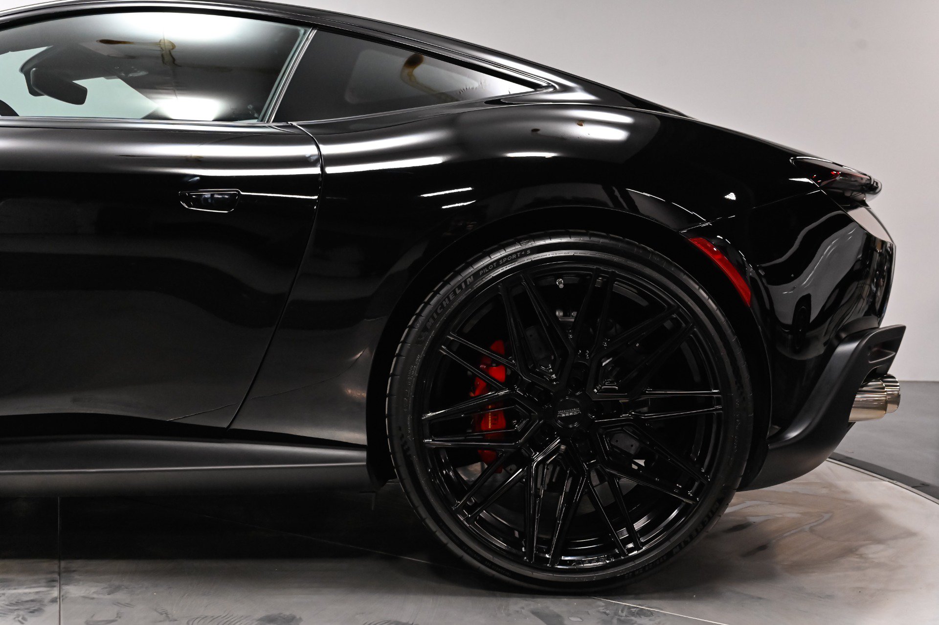 Used 2022 Ferrari Roma RWD image 41