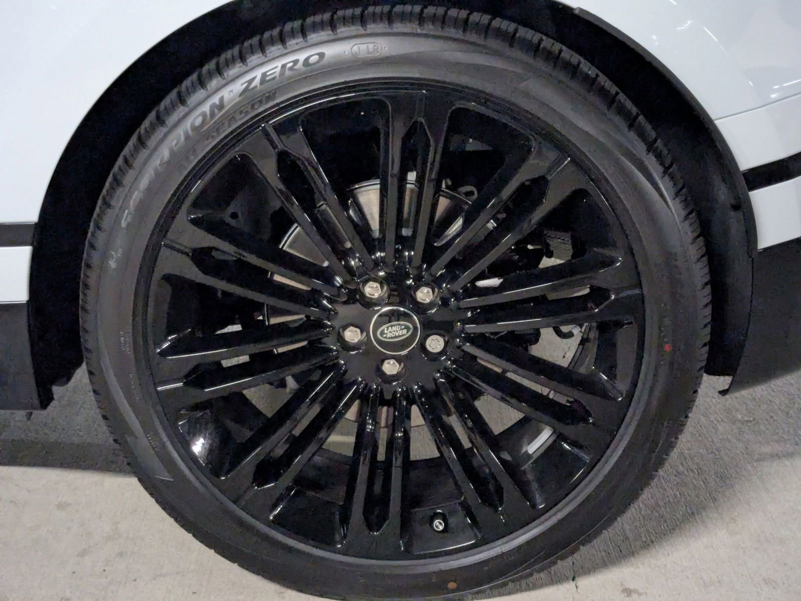 New 2026 Land Rover Range Rover Velar Dynamic SE image 10