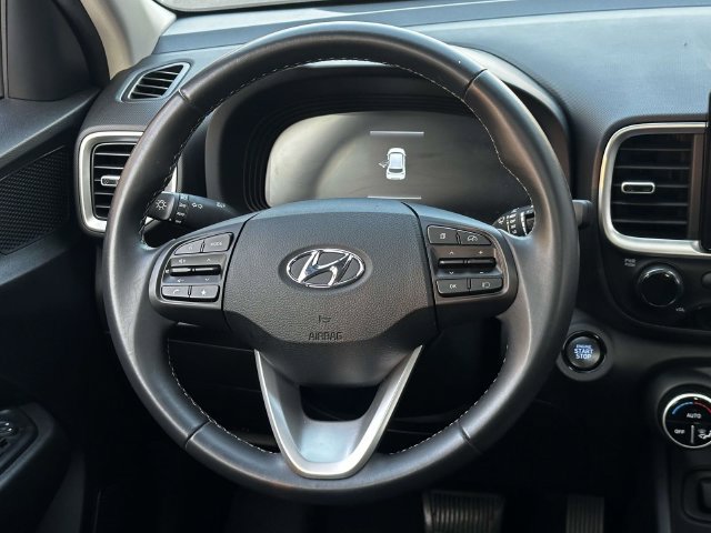 Used 2025 Hyundai Venue SEL FWD image 23