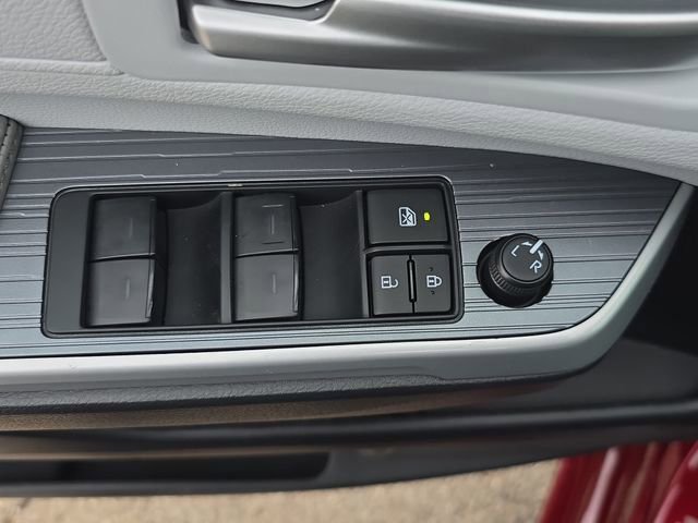 Used 2025 Toyota Sienna XLE image 29