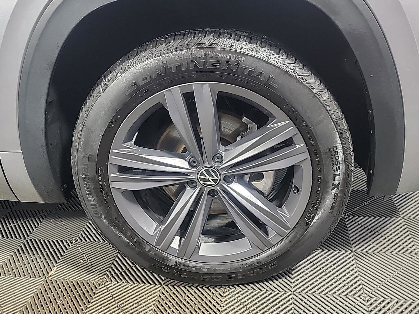 Used 2022 Volkswagen Atlas SEL R-Line image 3