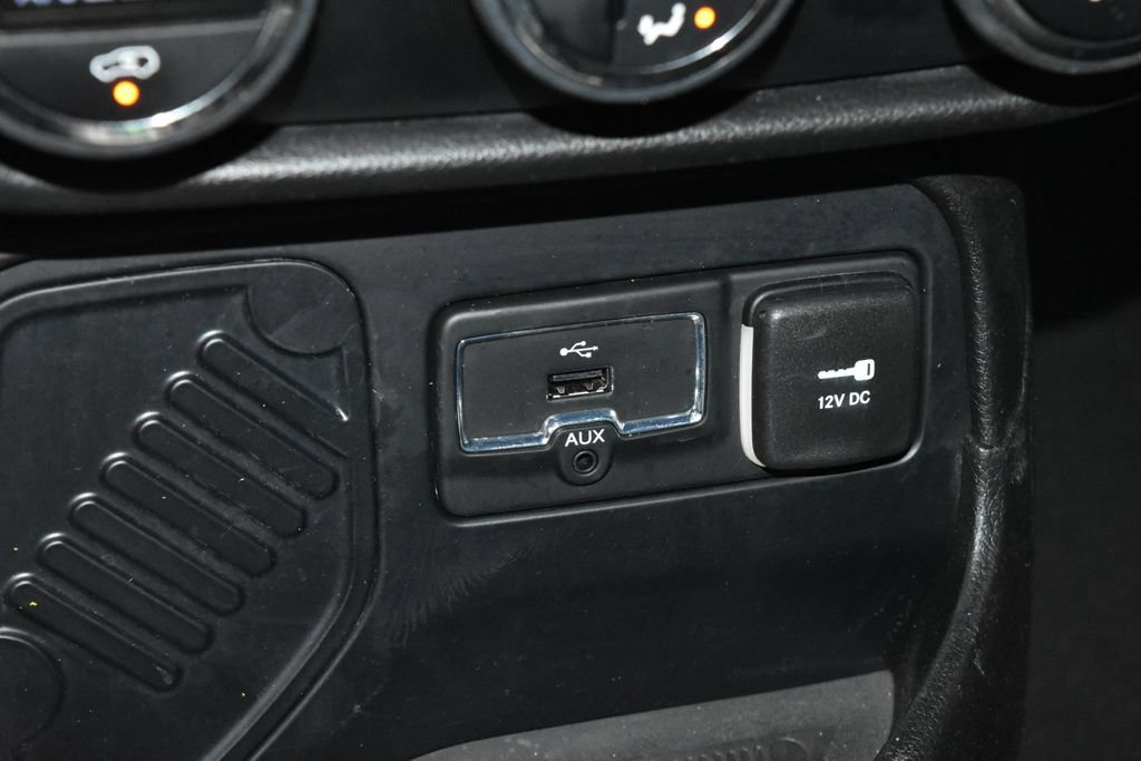 Used 2015 Jeep Renegade Limited FWD image 13