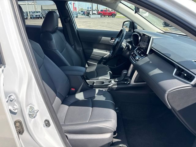 Used 2025 Toyota Corolla Cross XLE FWD image 17