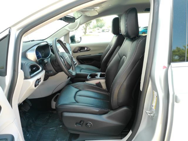 Used 2024 Chrysler Pacifica Limited FWD image 14