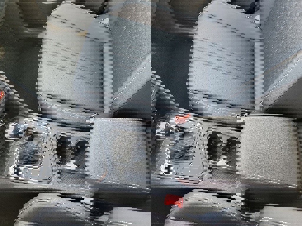 Used 2024 Volkswagen Tiguan SE image 22