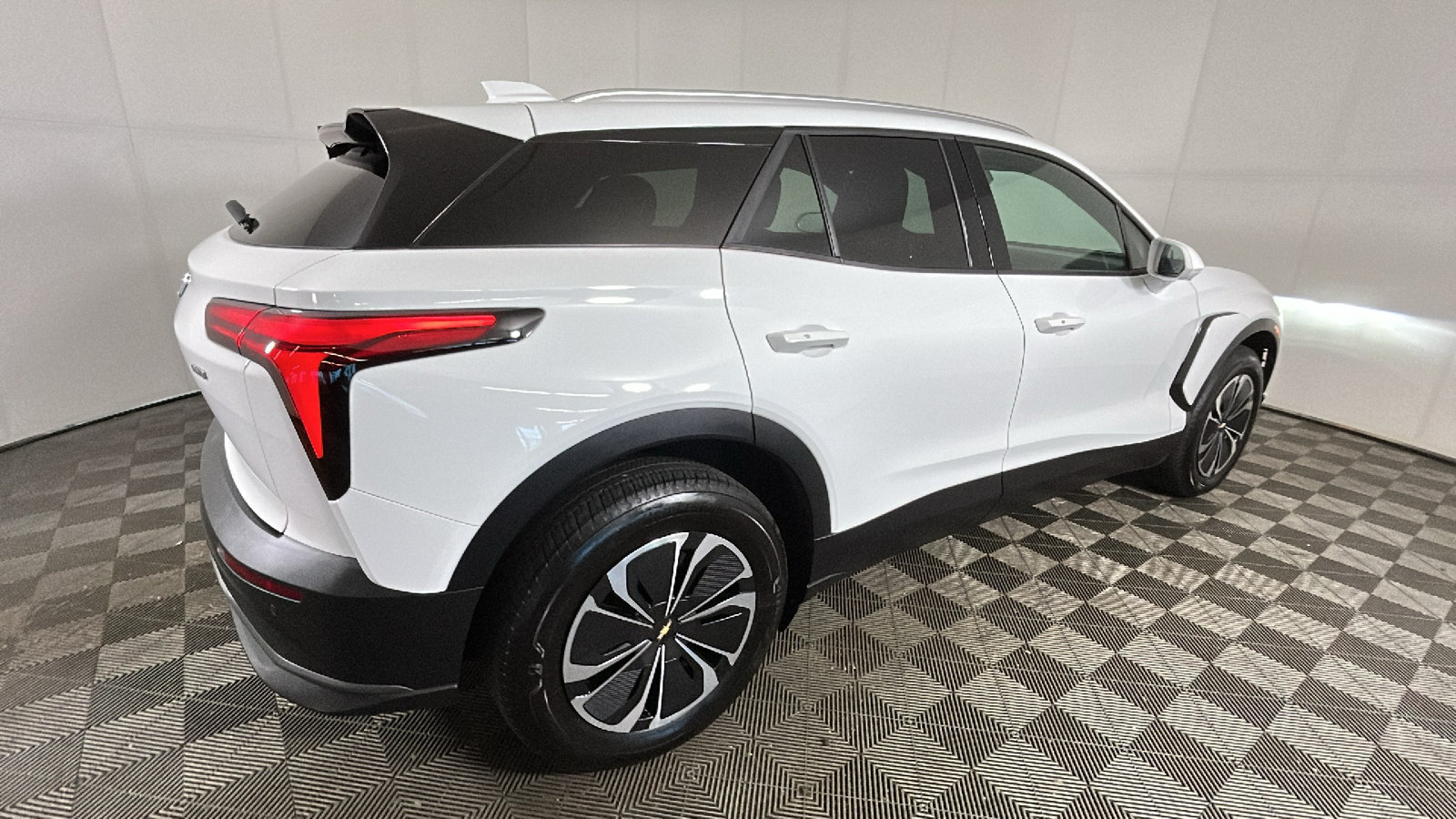 Used 2024 Chevrolet Blazer EV LT AWD/4WD image 3