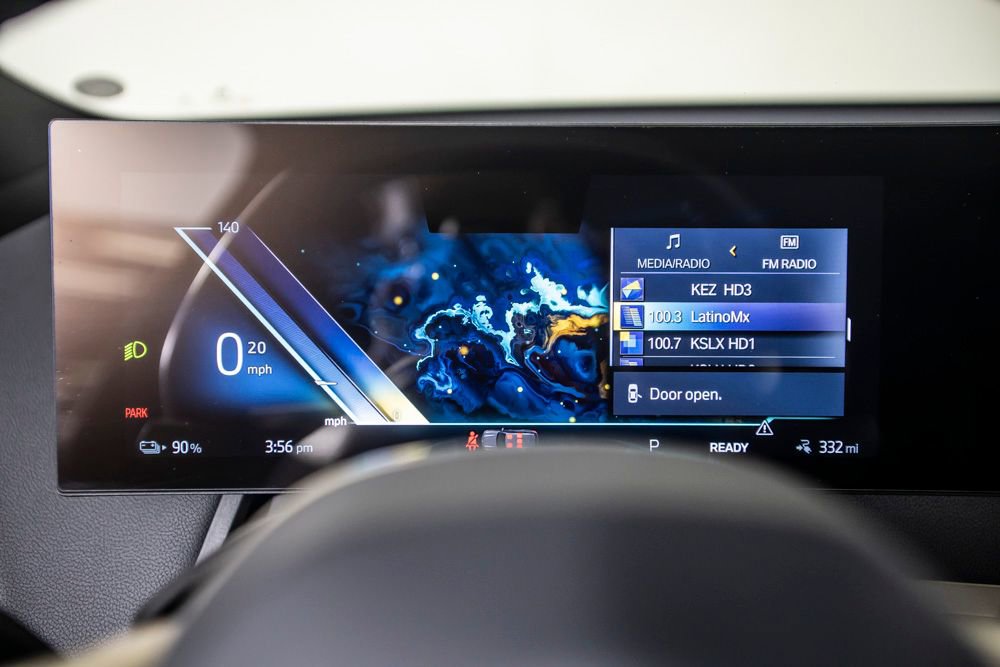 Used 2023 BMW iX xDrive50 w/ Sport Package image 27