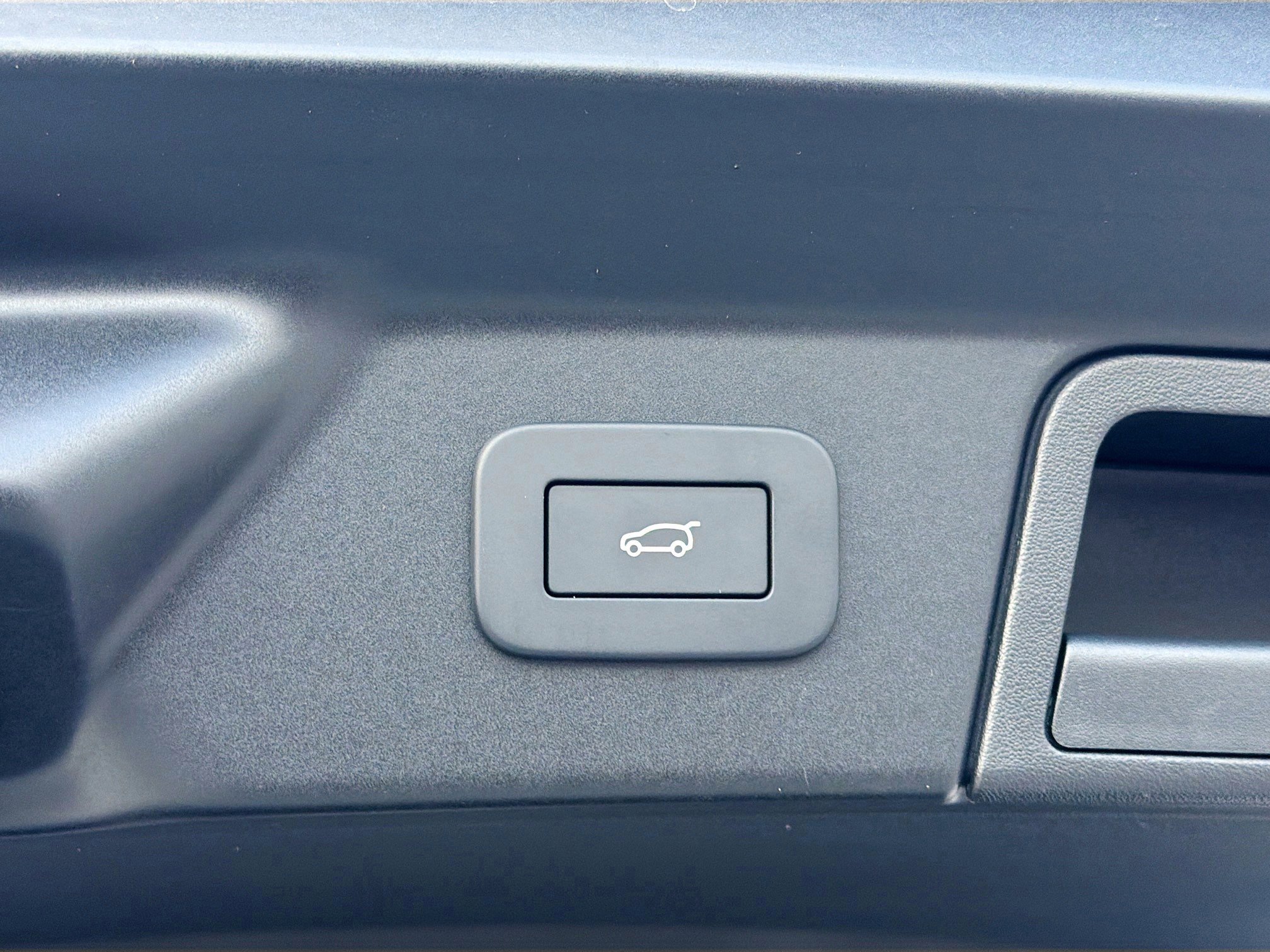 New 2026 Land Rover Range Rover Velar Dynamic SE image 13