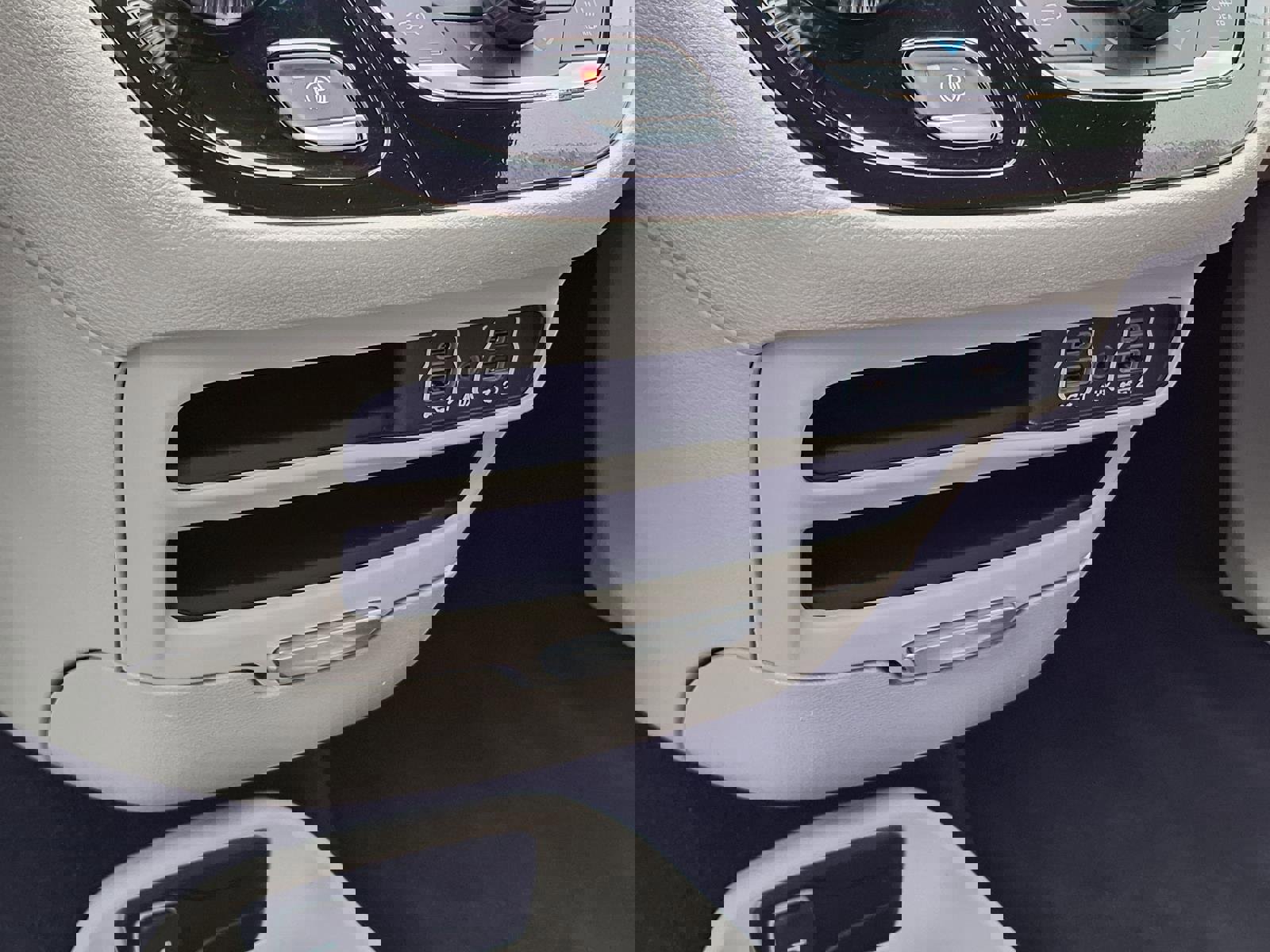 Used 2024 Chrysler Pacifica Touring-L image 12