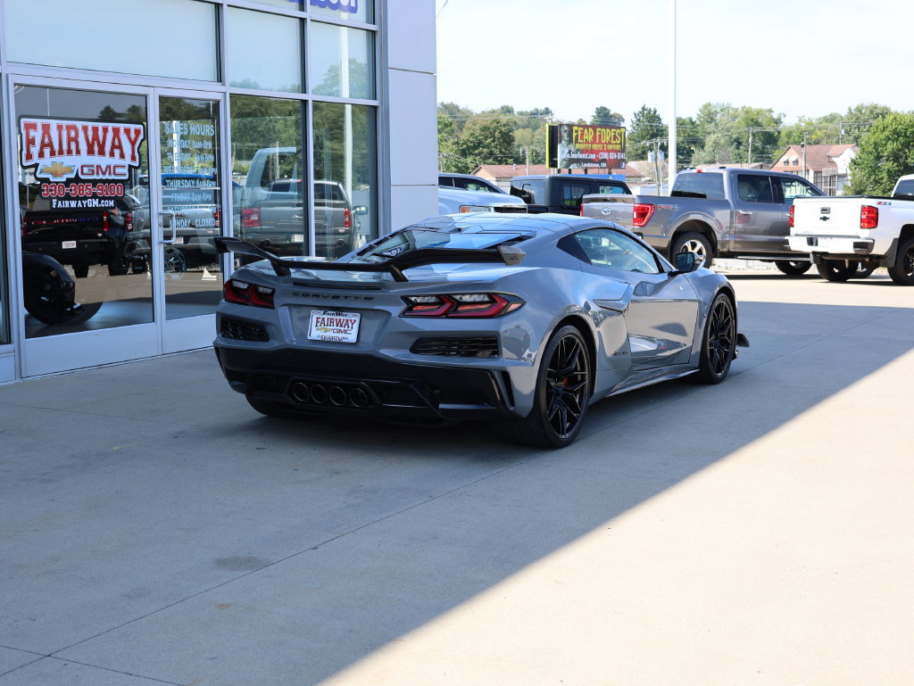 Used 2025 Chevrolet Corvette Z06 w/ Z07 Performance Package RWD image 3