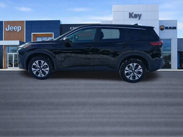 Used 2023 Nissan Rogue SV image 2