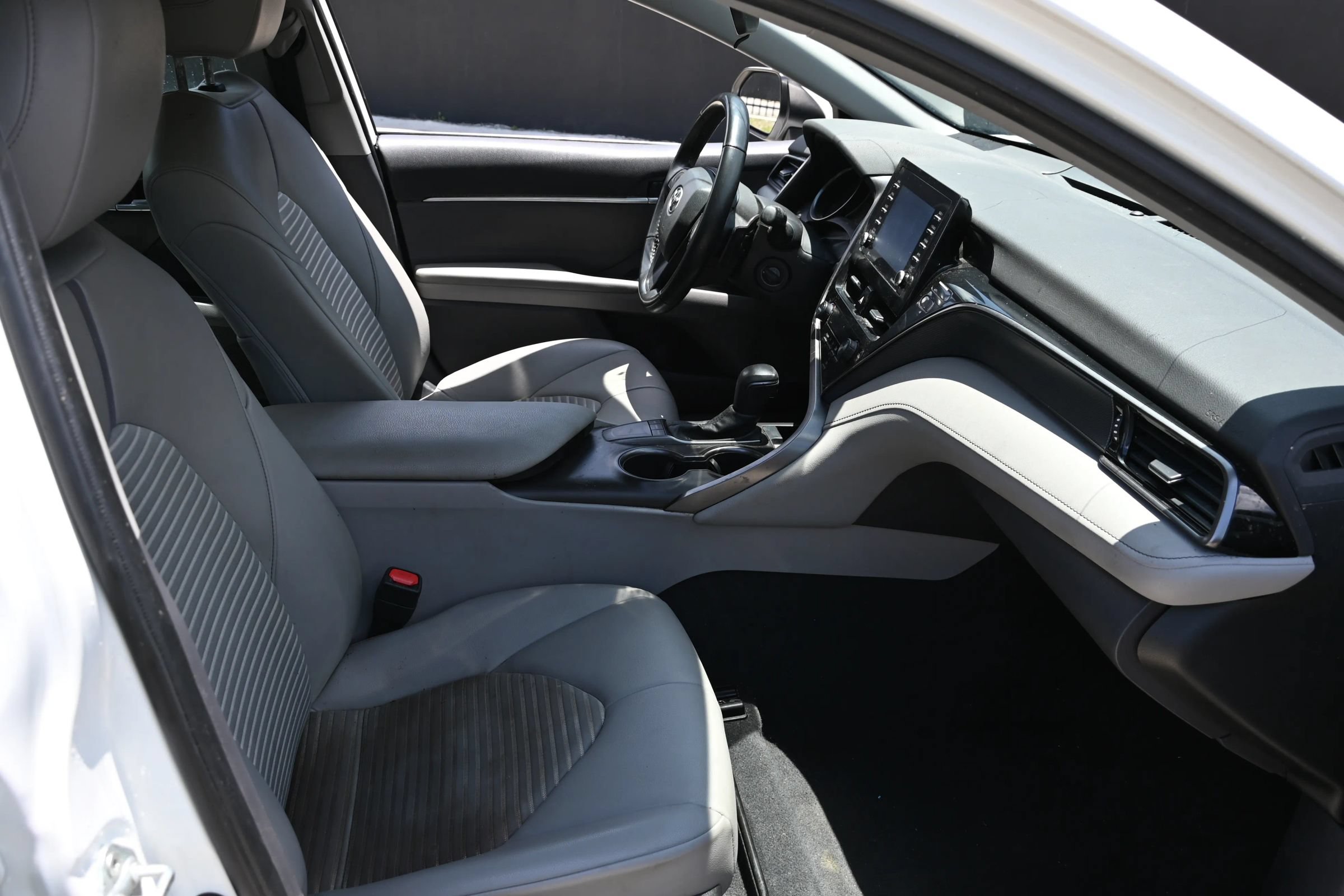 Used 2022 Toyota Camry SE FWD image 11