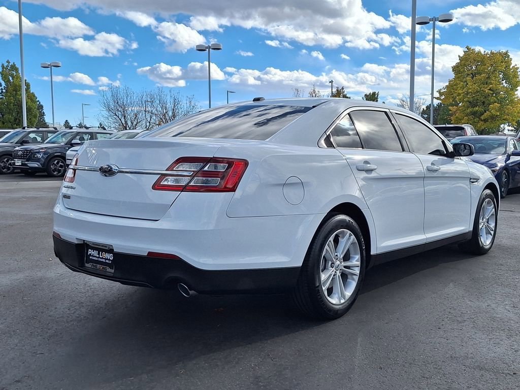 Used 2019 Ford Taurus SE image 3