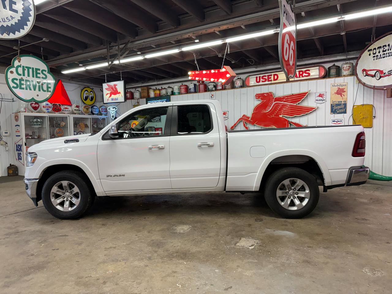 Used 2020 RAM 1500 Laramie image 2