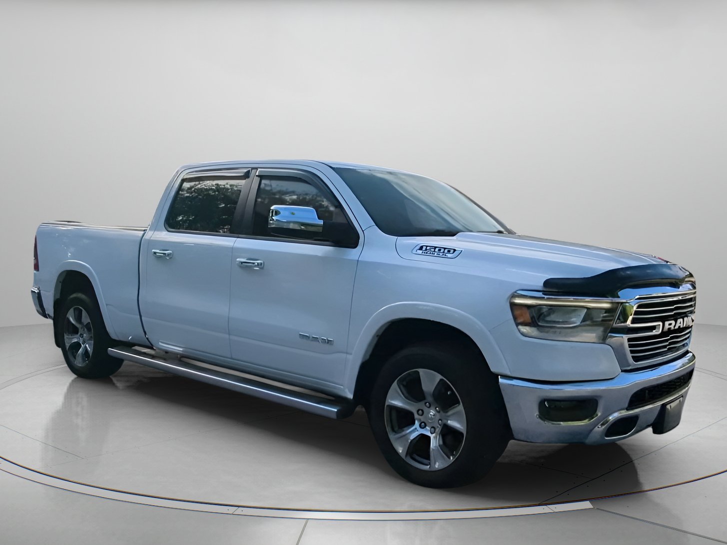 Used 2019 RAM 1500 Laramie AWD/4WD image 2
