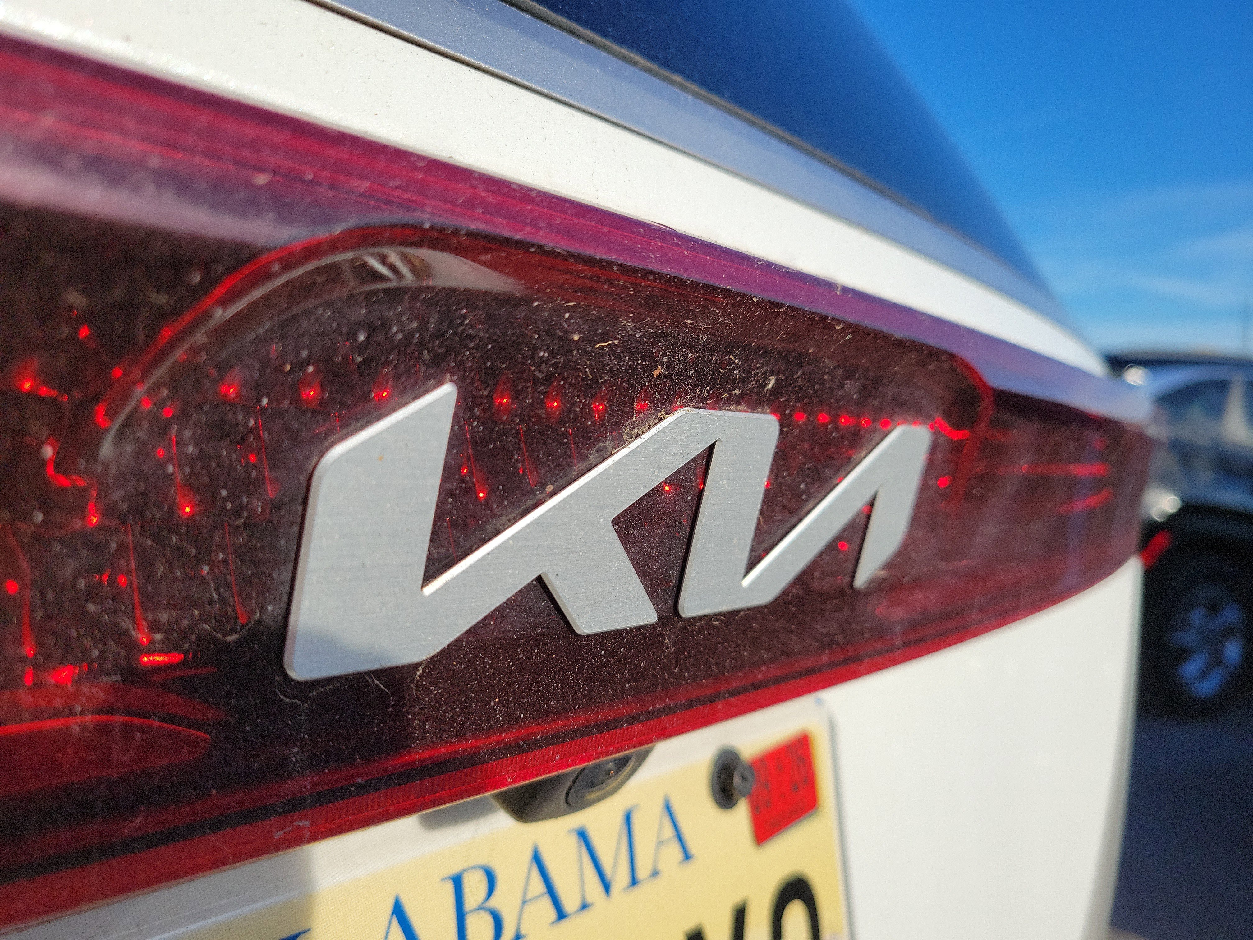 Used 2024 Kia Carnival EX image 40