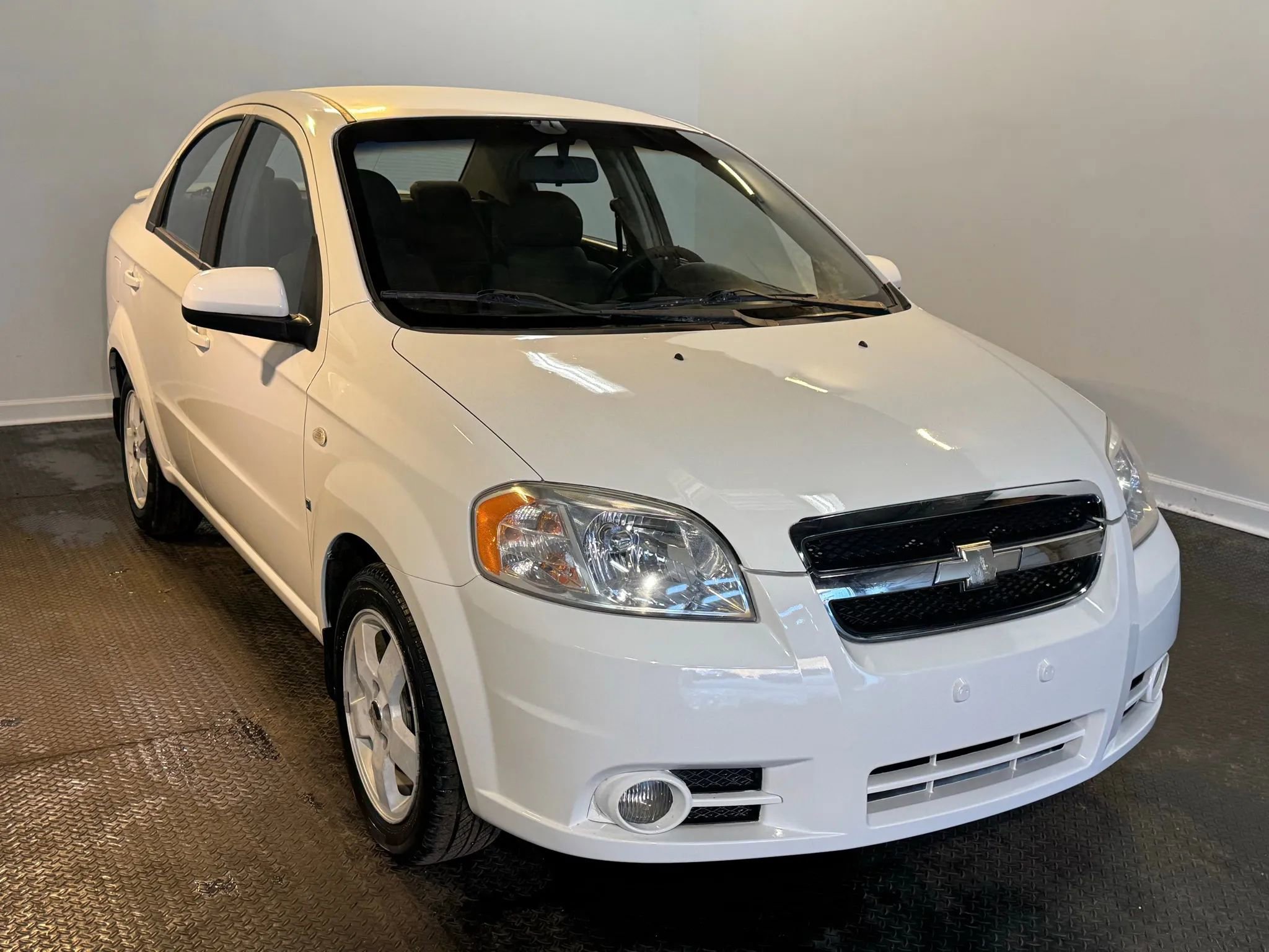 Used 2007 Chevrolet Aveo LT FWD image 3