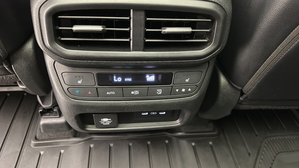 Used 2025 Honda Pilot Elite image 12