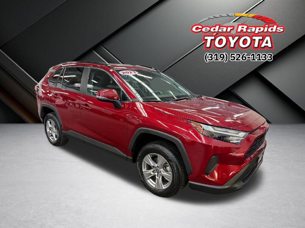 Used 2023 Toyota RAV4 XLE image 1