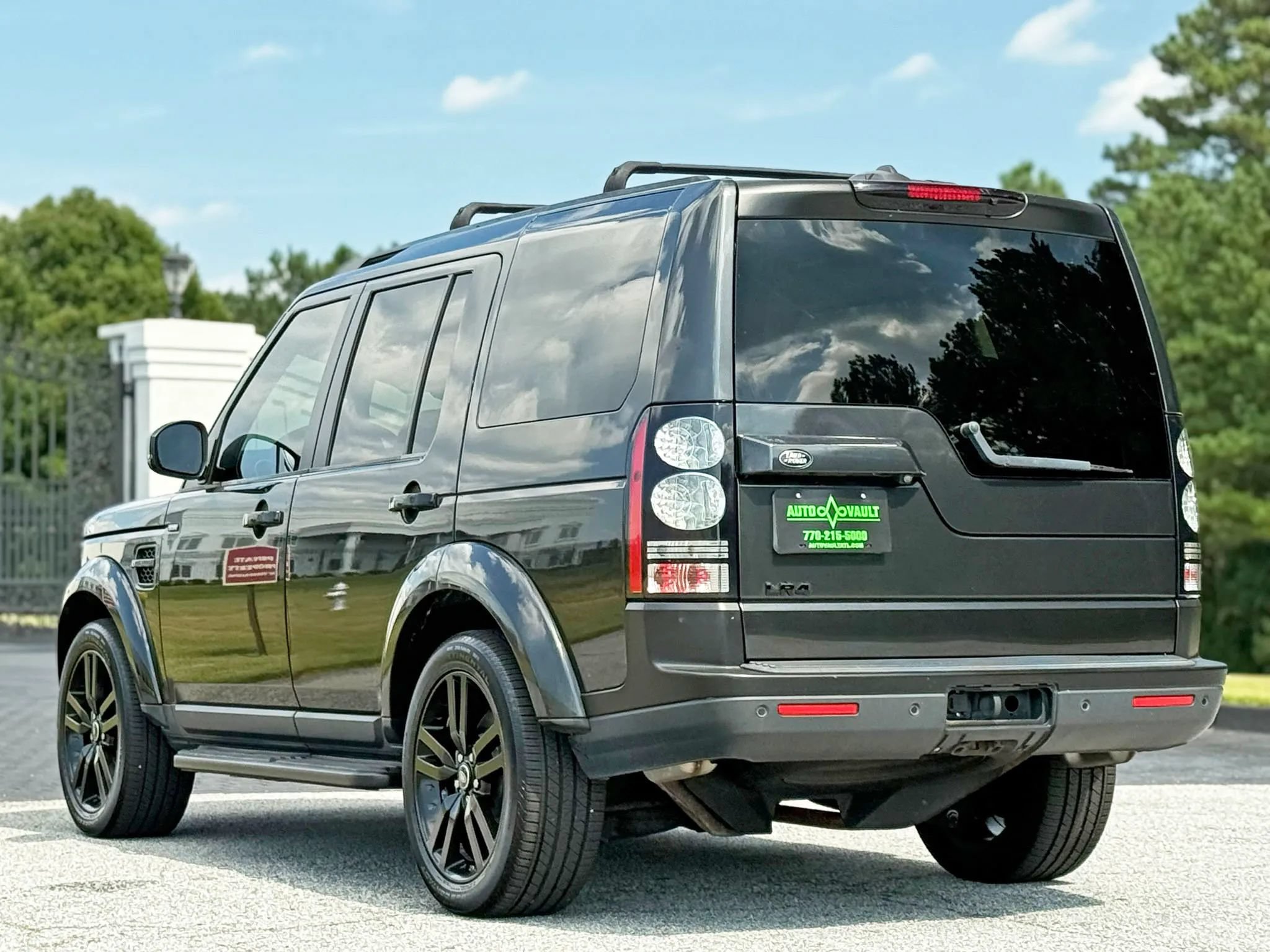 Used 2015 Land Rover LR4 HSE AWD/4WD image 8