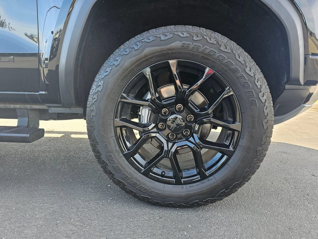 Used 2023 GMC Canyon Denali w/ Denali Black Edition AWD/4WD image 9
