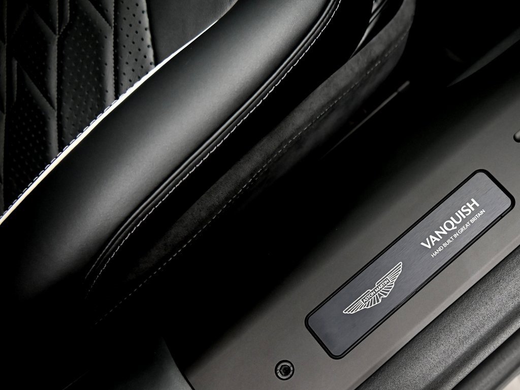 Used 2025 Aston Martin Vanquish image 30
