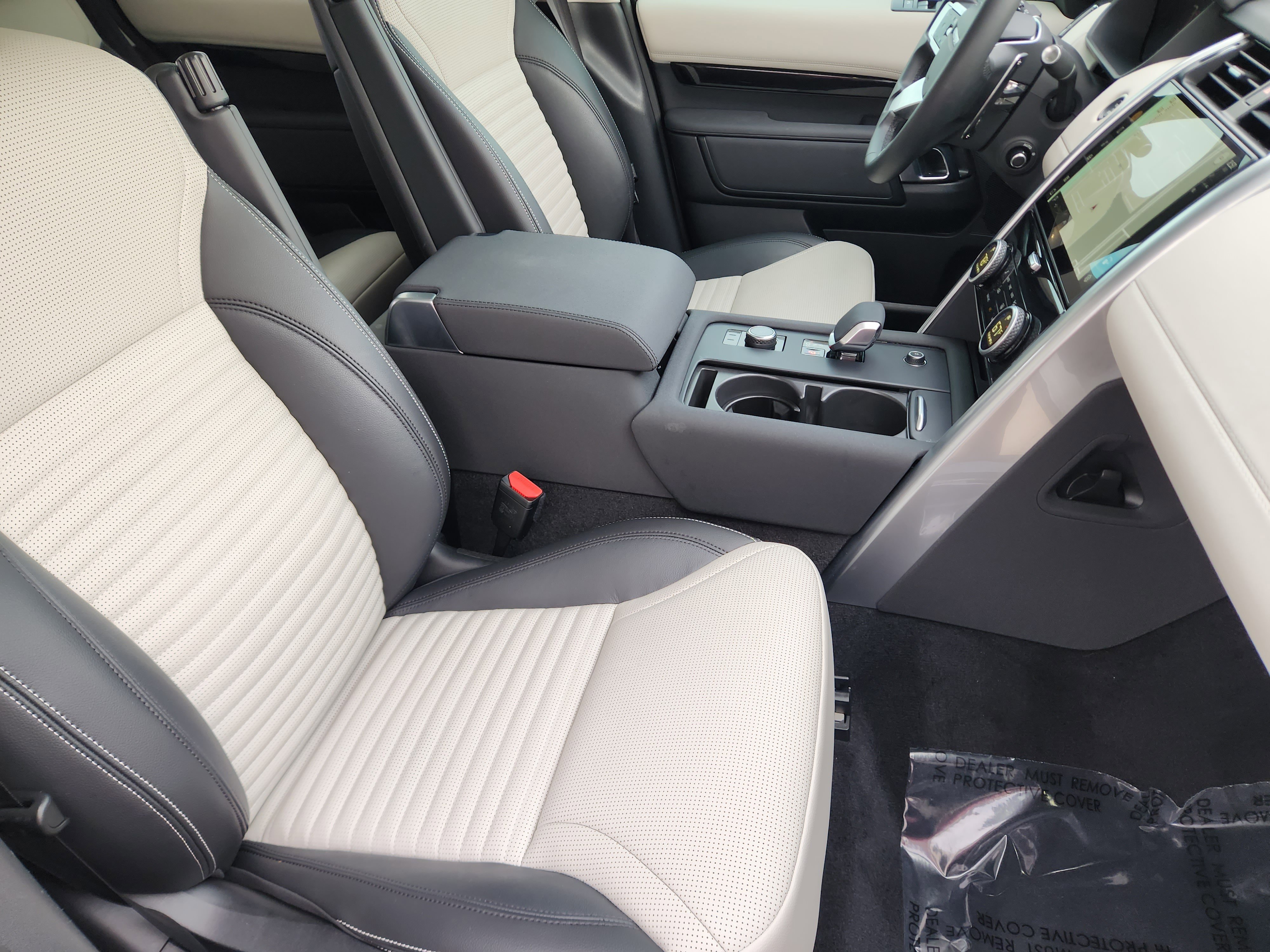 Certified 2025 Land Rover Discovery S image 15