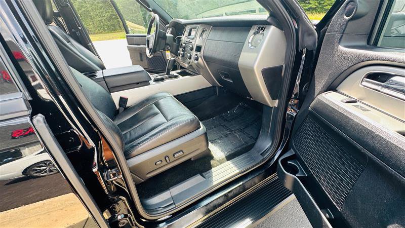 Used 2016 Ford Expedition XLT w/ Equipment Group 201A image 23