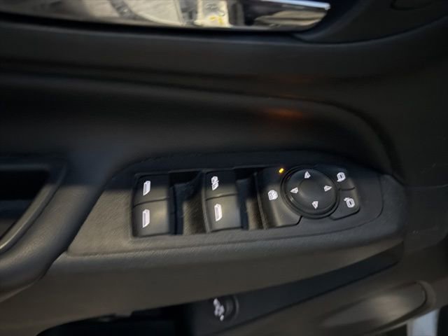 Used 2018 Chevrolet Equinox LT image 19