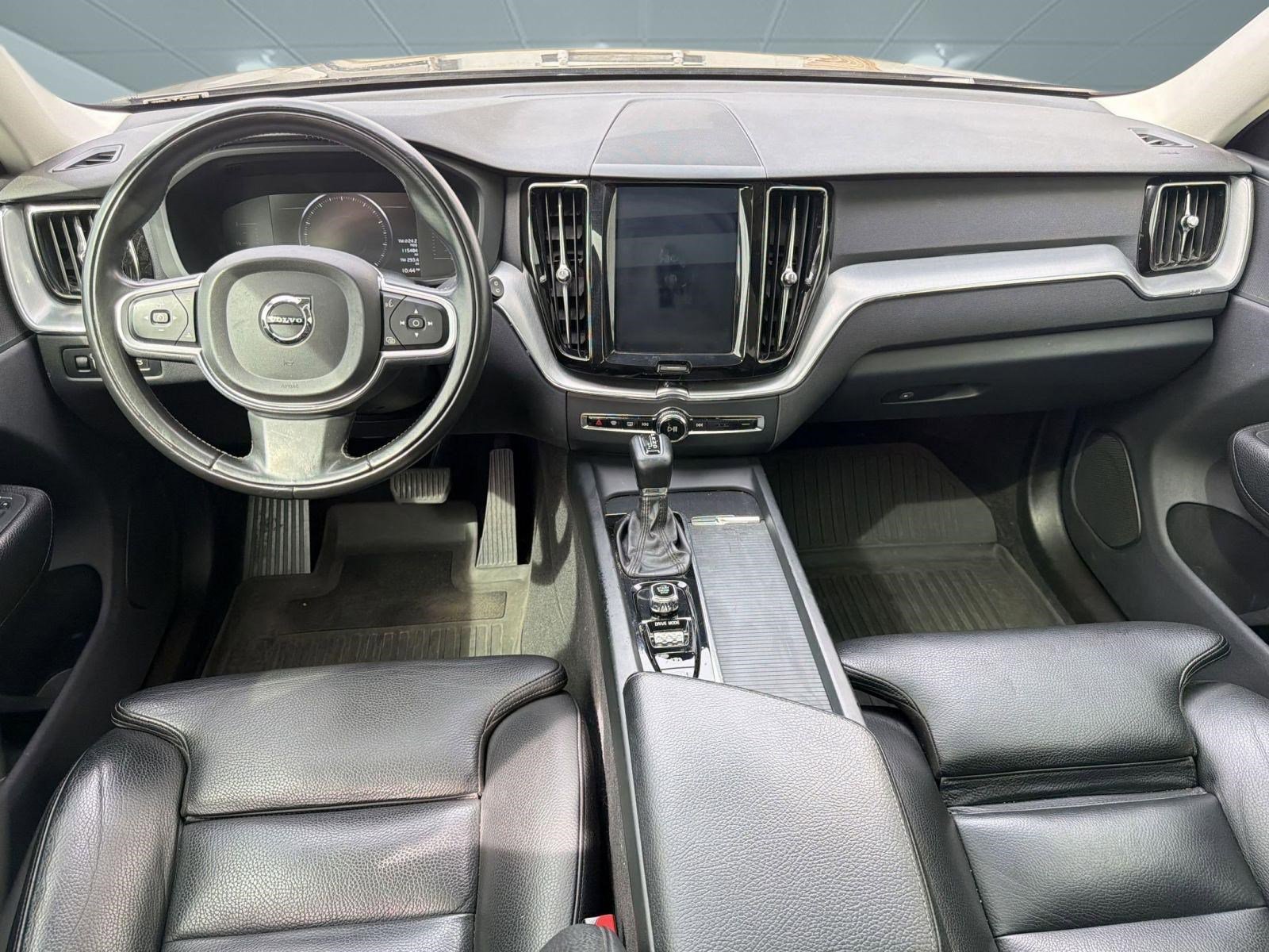 Used 2019 Volvo XC60 T5 Momentum w/ Premium Package image 17