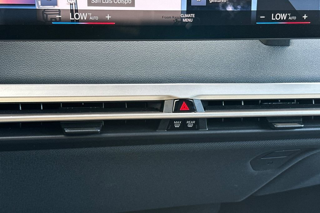 Used 2023 BMW iX xDrive50 image 23