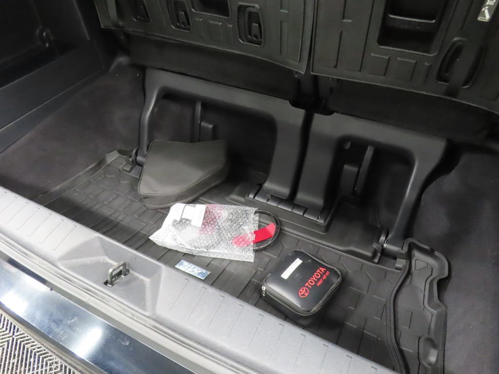 Used 2025 Toyota Sienna Platinum AWD/4WD image 45