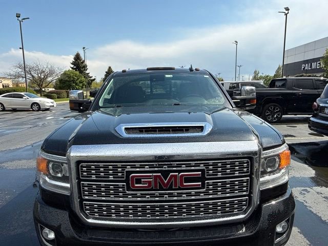 Used 2019 GMC Sierra 2500 Denali w/ Suspension Package, Off-Road AWD/4WD image 2