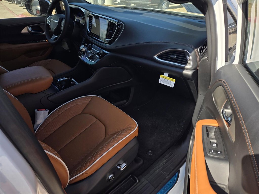 New 2026 Chrysler Pacifica Pinnacle w/ Trailer Tow Group image 7