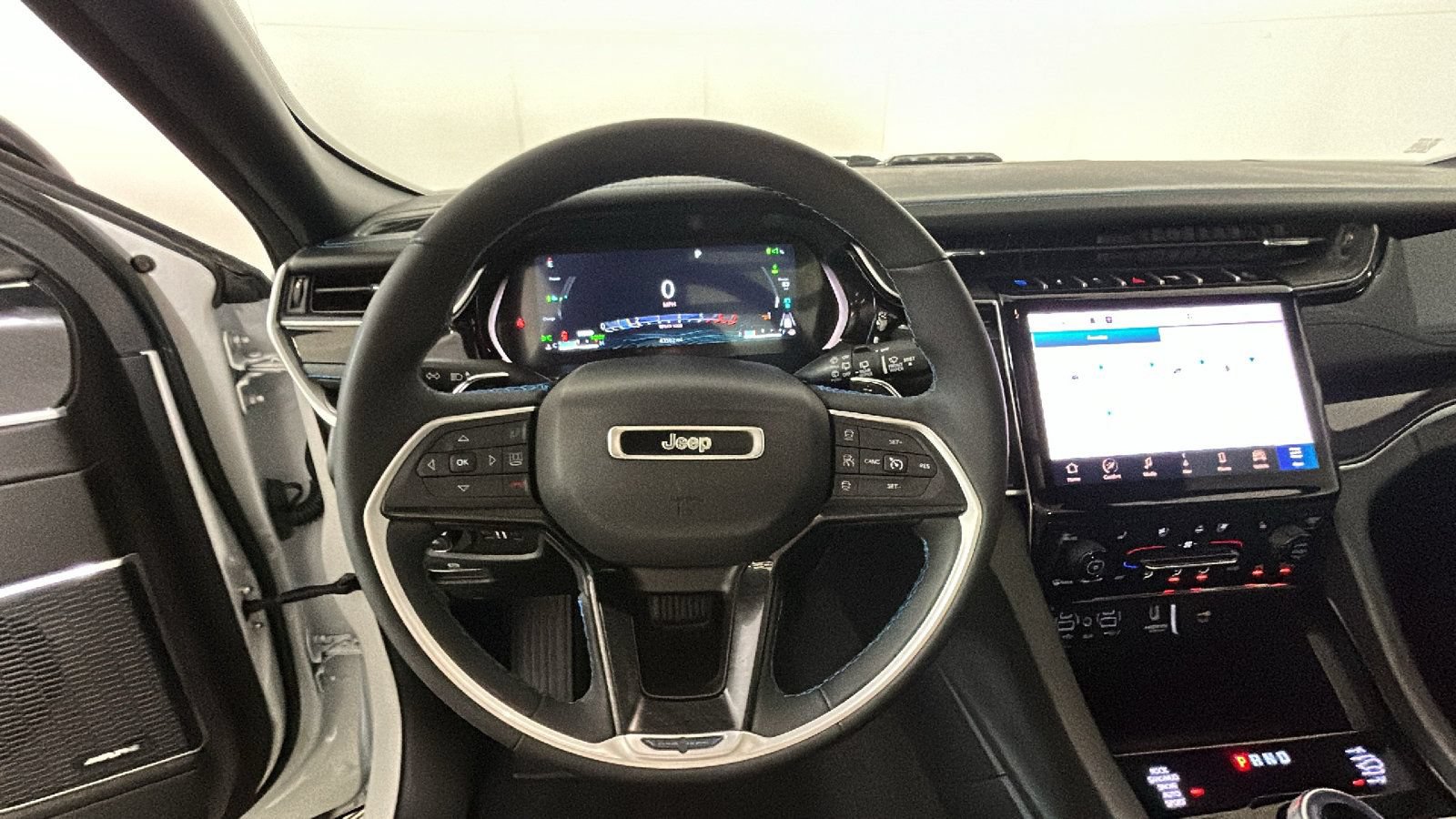 Used 2023 Jeep Grand Cherokee Trailhawk AWD/4WD image 16