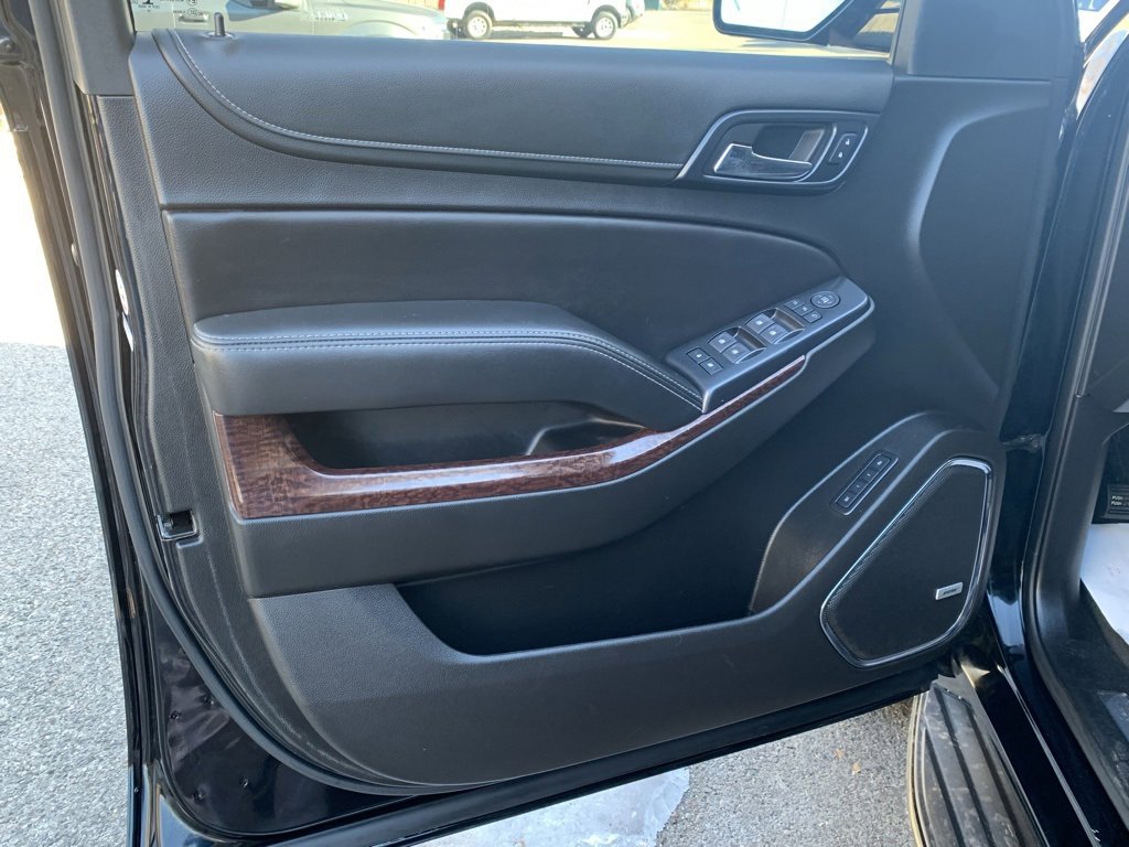 Used 2019 GMC Yukon XL SLT w/ Graphite Performance Edition image 14