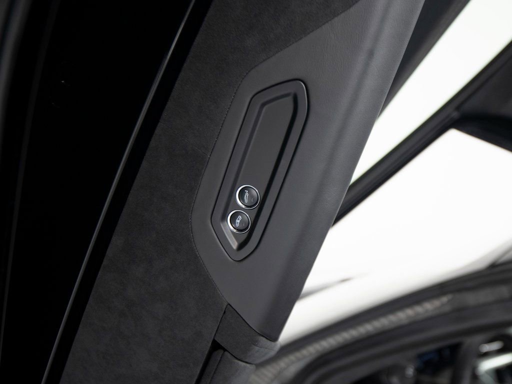 Used 2025 McLaren 750S image 11