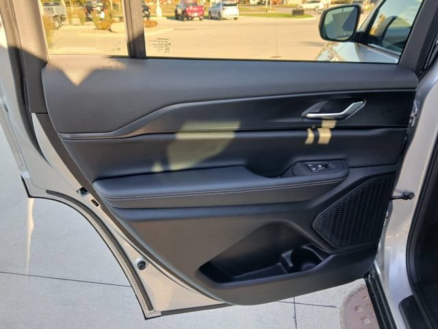New 2025 Jeep Grand Cherokee L Laredo w/ Luxury Tech Group I AWD/4WD image 15