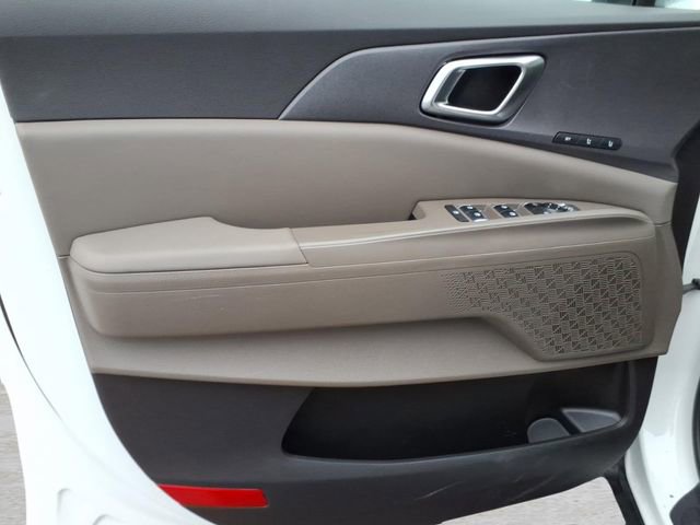 Used 2025 Kia Carnival EX image 13