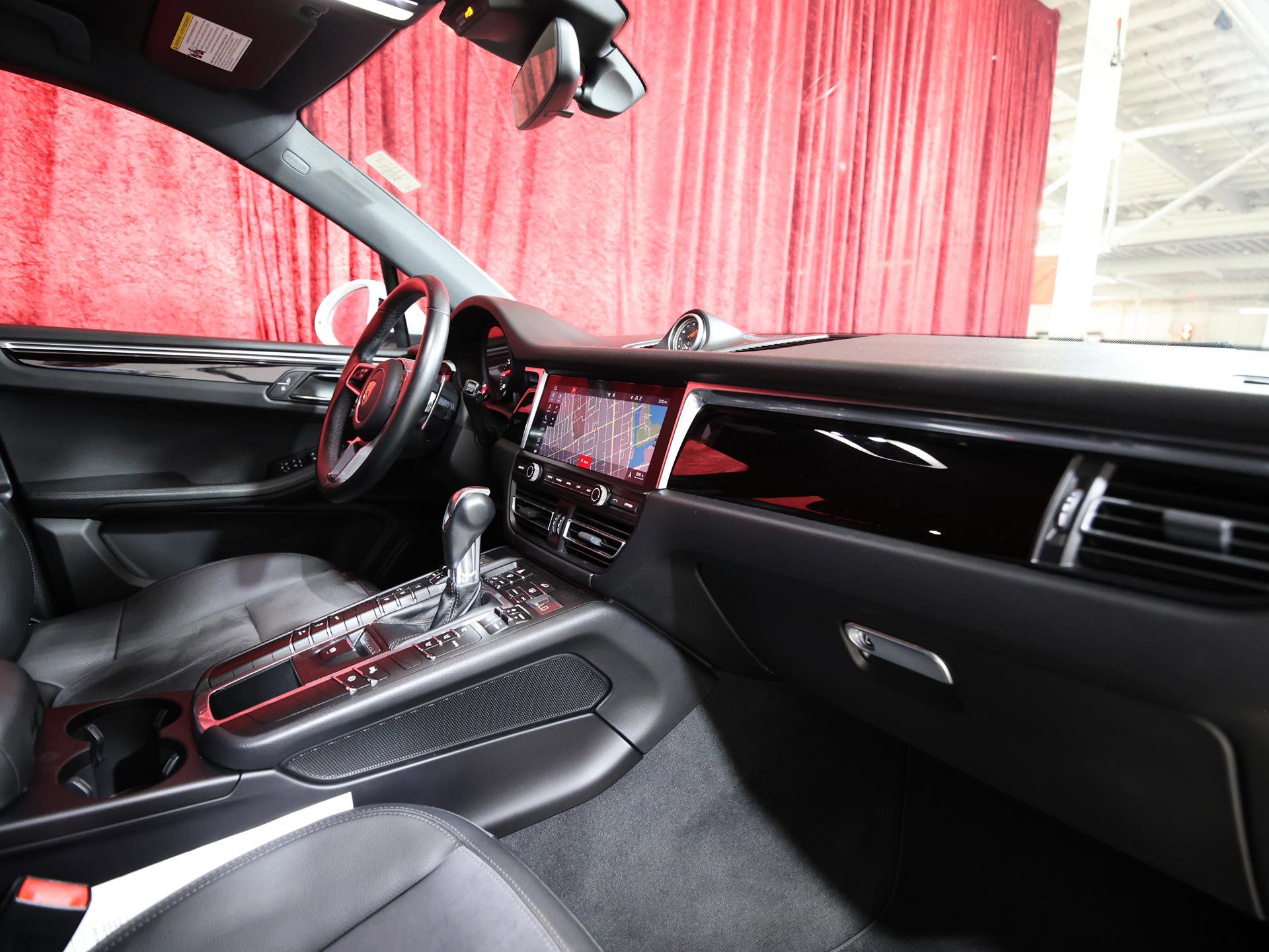 Used 2019 Porsche Macan image 23