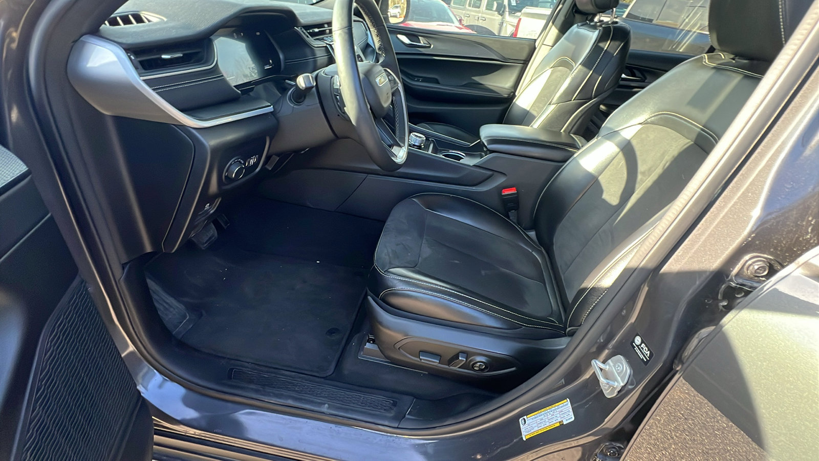 Used 2024 Jeep Grand Cherokee Altitude image 16