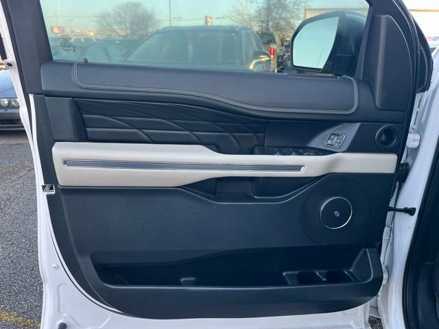 Used 2019 Ford Expedition Platinum image 12