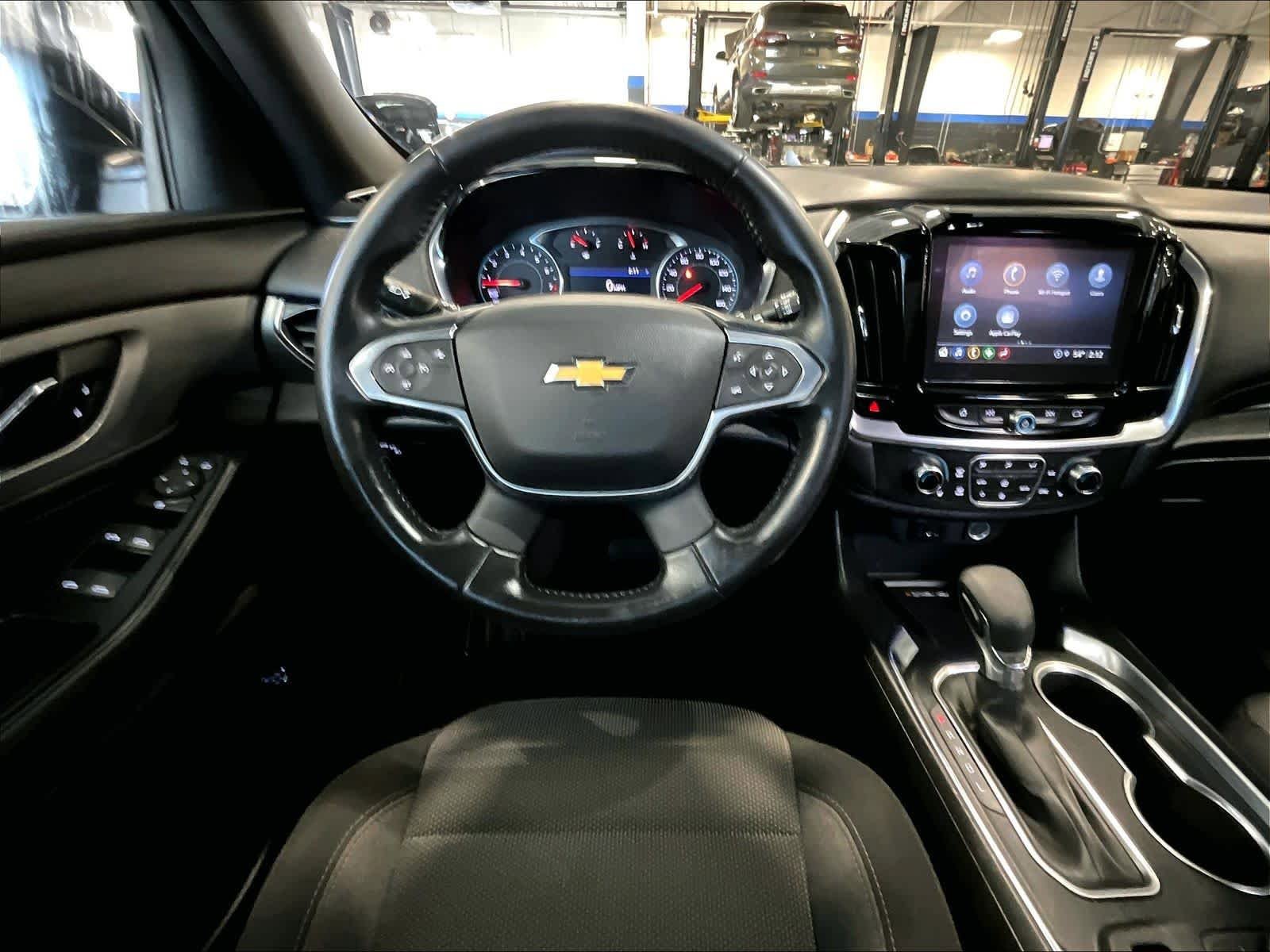 Used 2022 Chevrolet Traverse LT image 18