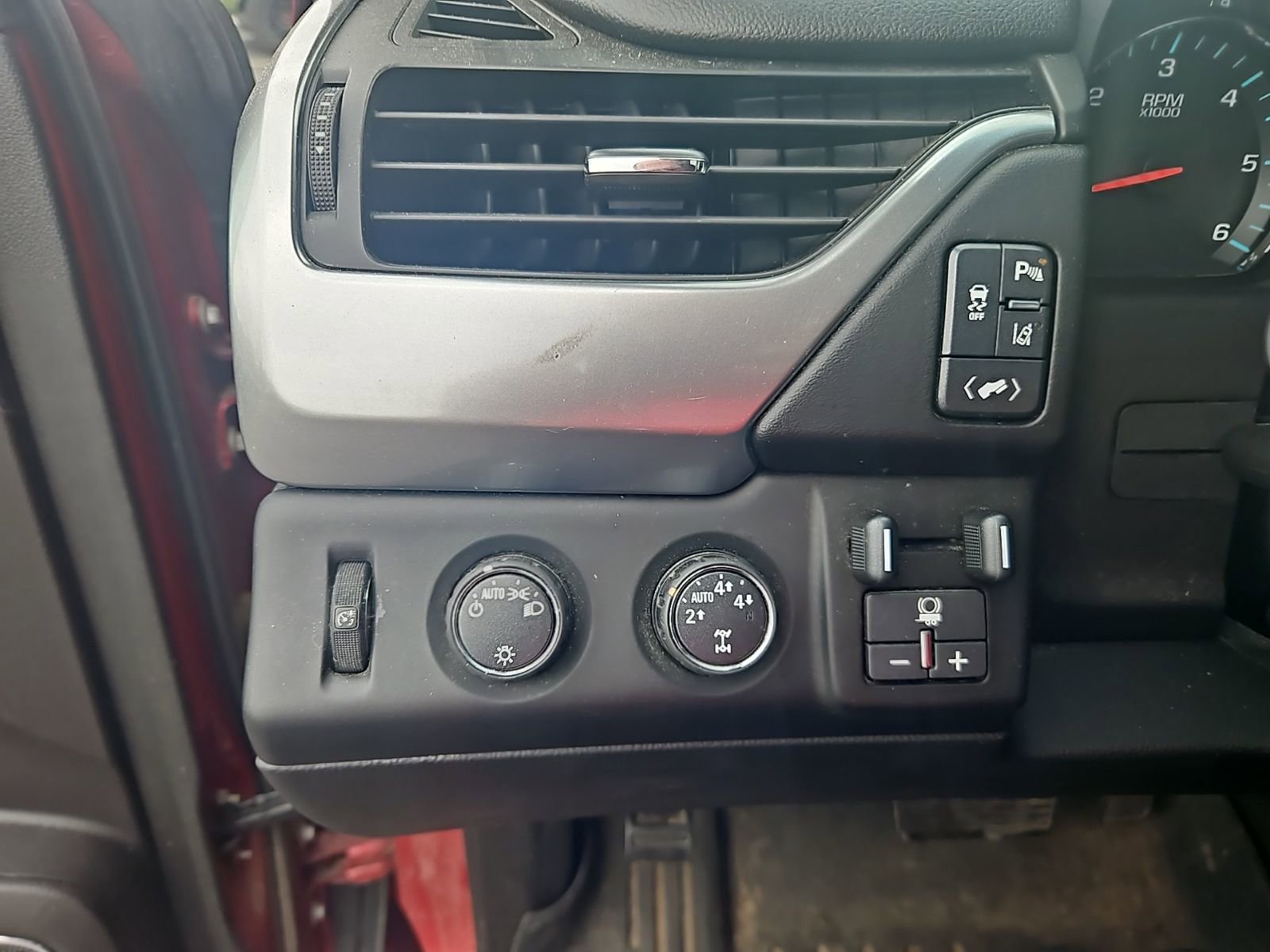 Used 2015 Chevrolet Tahoe LT image 19