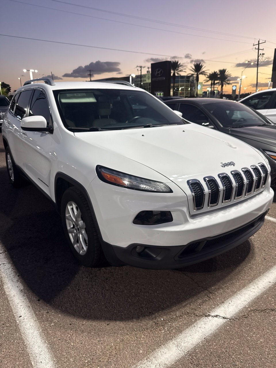 Used 2017 Jeep Cherokee Latitude w/ Trailer Tow Group FWD image 3