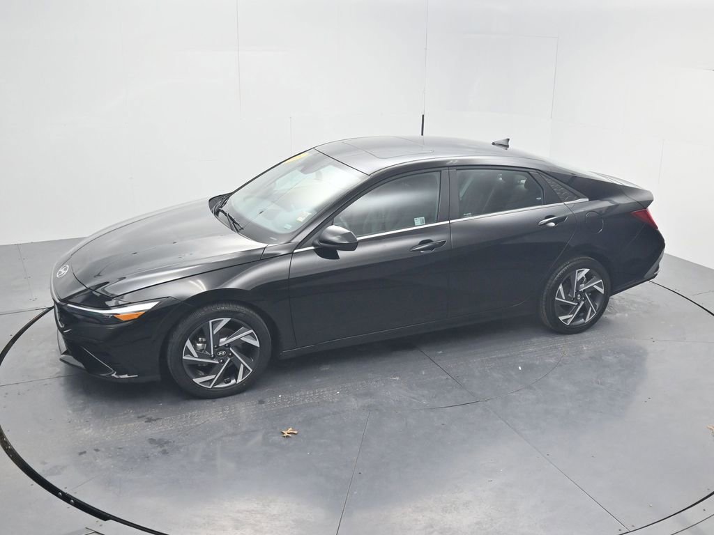 Used 2025 Hyundai Elantra SEL image 43