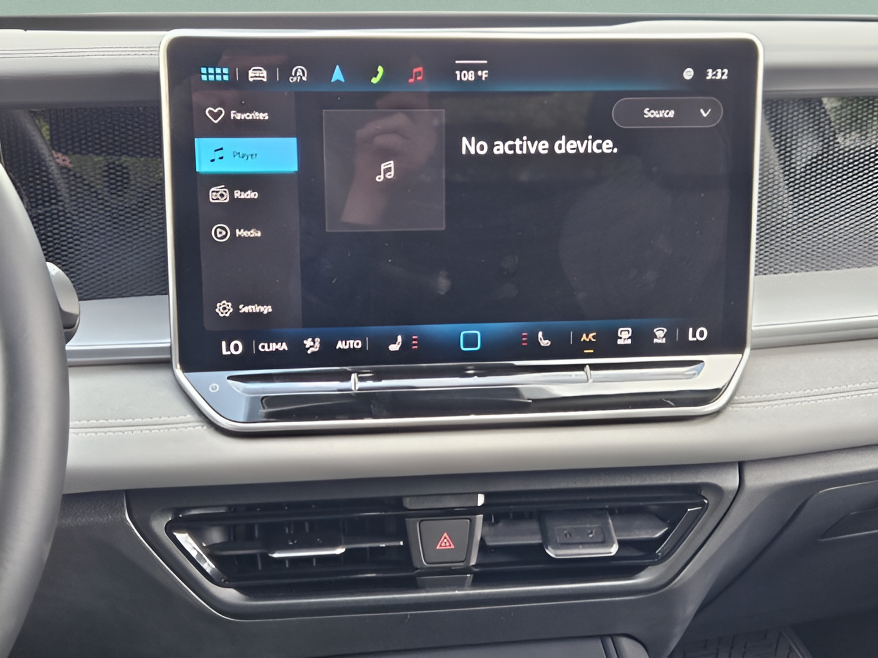 Used 2025 Volkswagen Tiguan SE AWD/4WD image 17