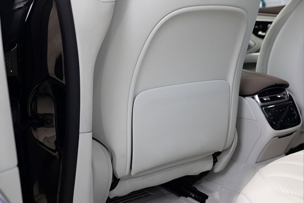Used 2022 Mercedes-Benz EQS 580 4MATIC Sedan w/ Pinnacle Trim Package image 59